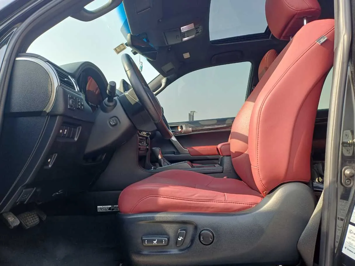 Car image 12