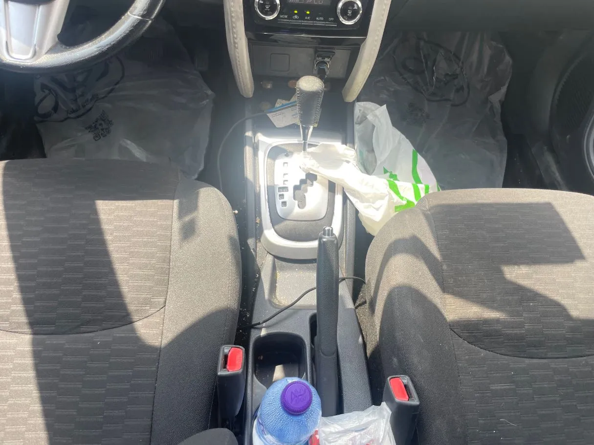 Car image 17