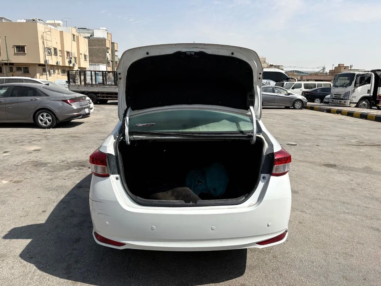 Car image 20