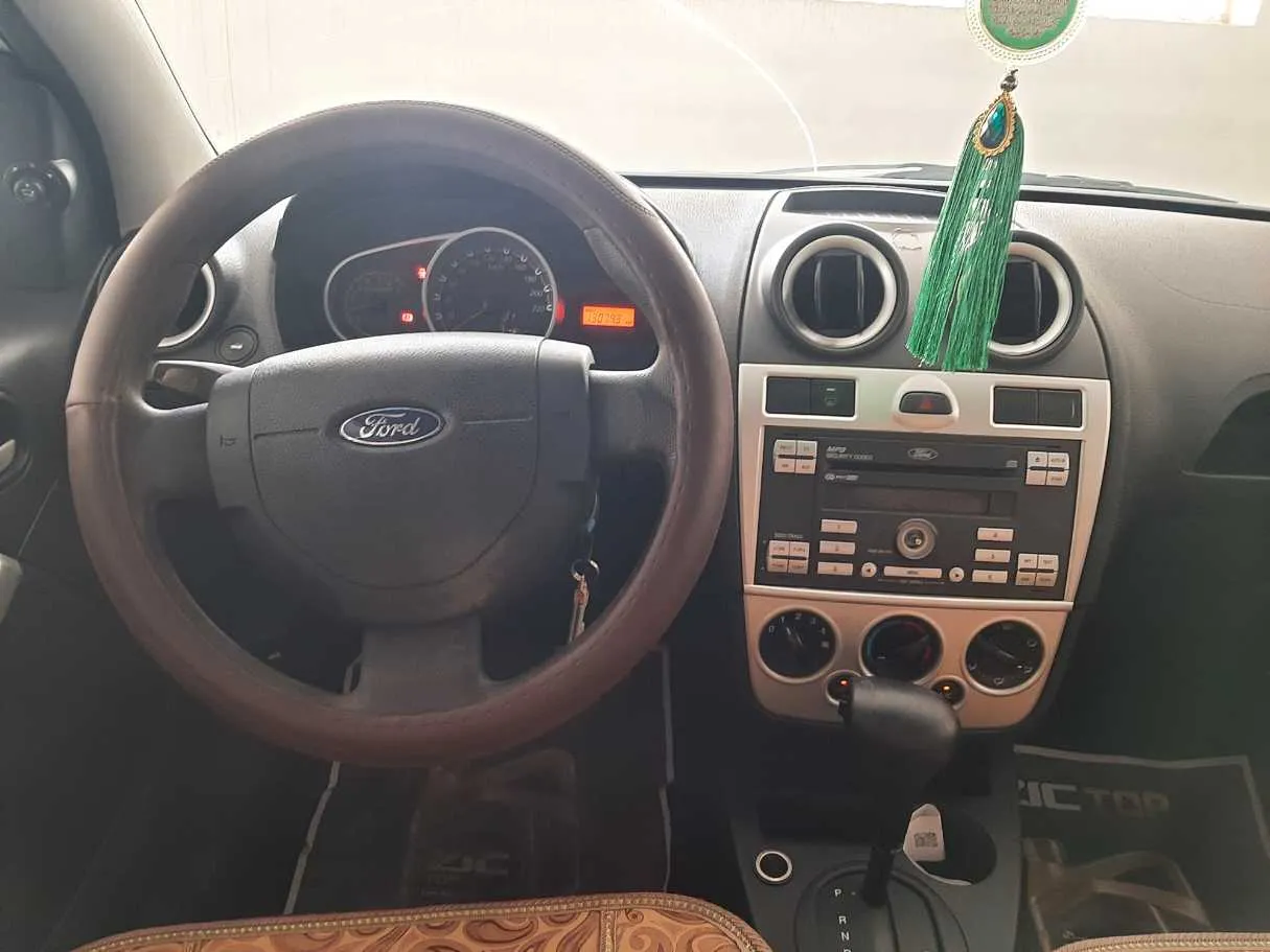 Car image 17