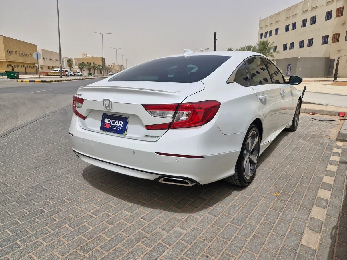 Car image 5