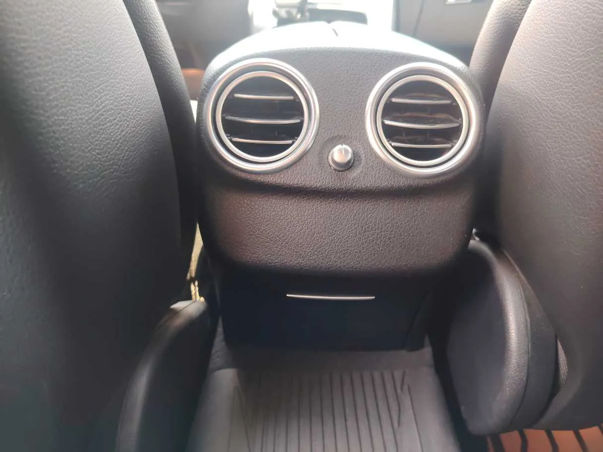 Car image 28