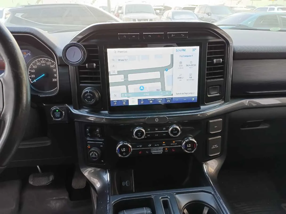 Car image 13