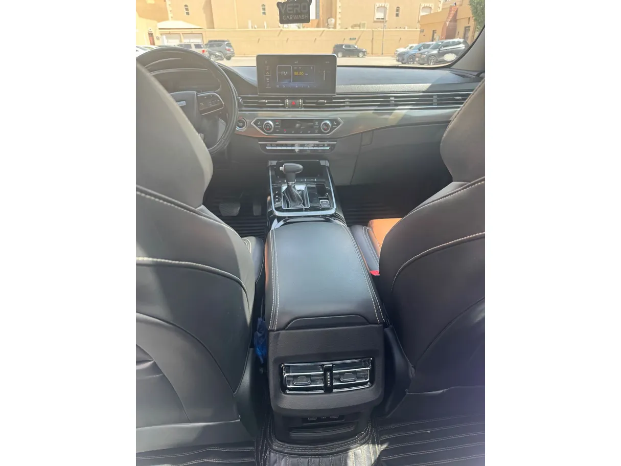 Car image 16