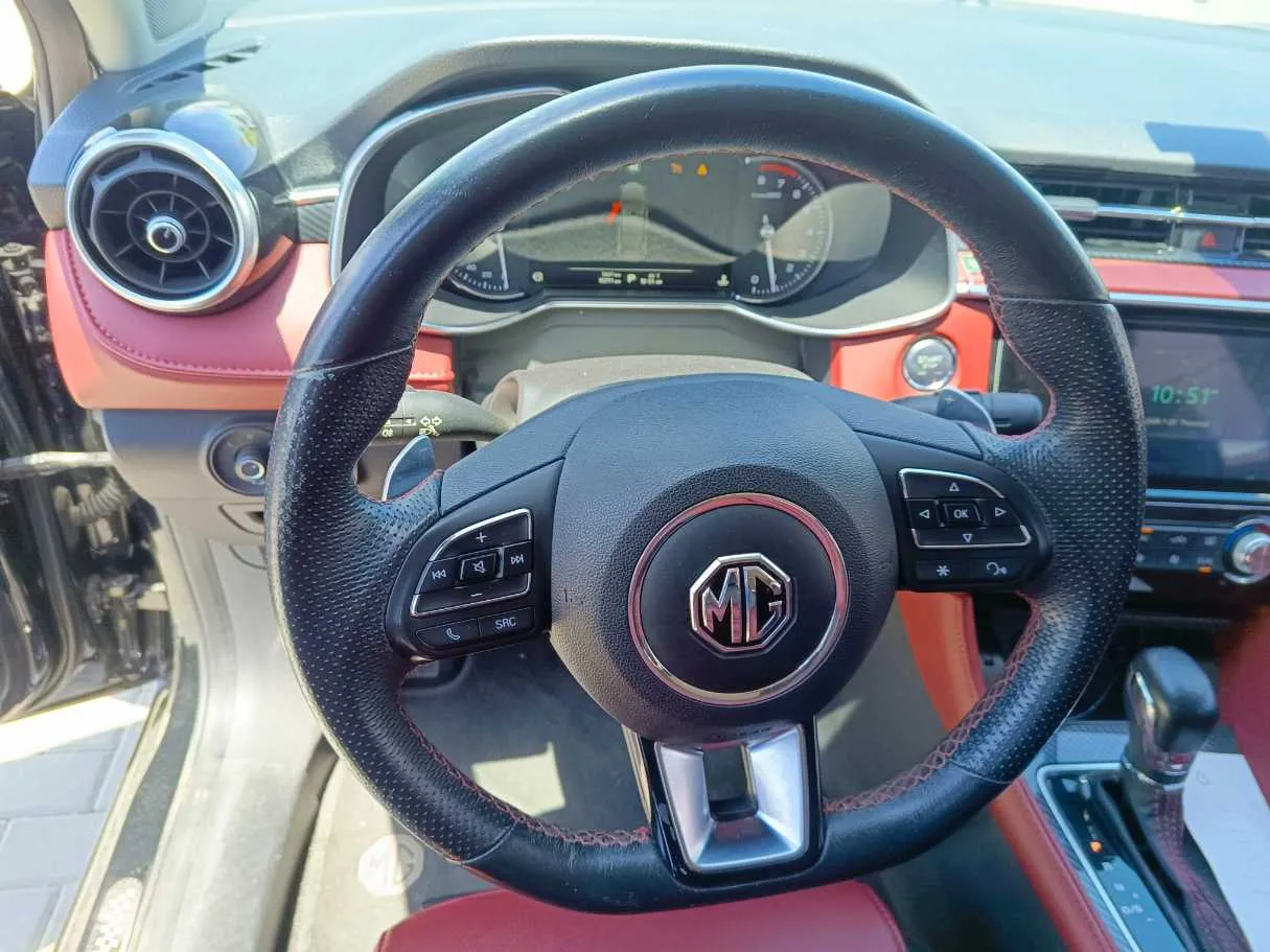 Car image 25