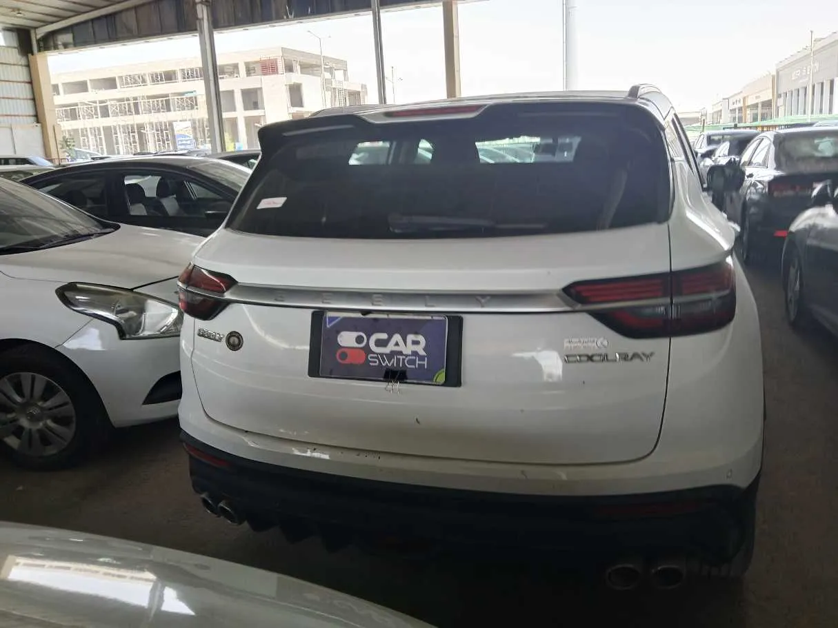 Car image 4