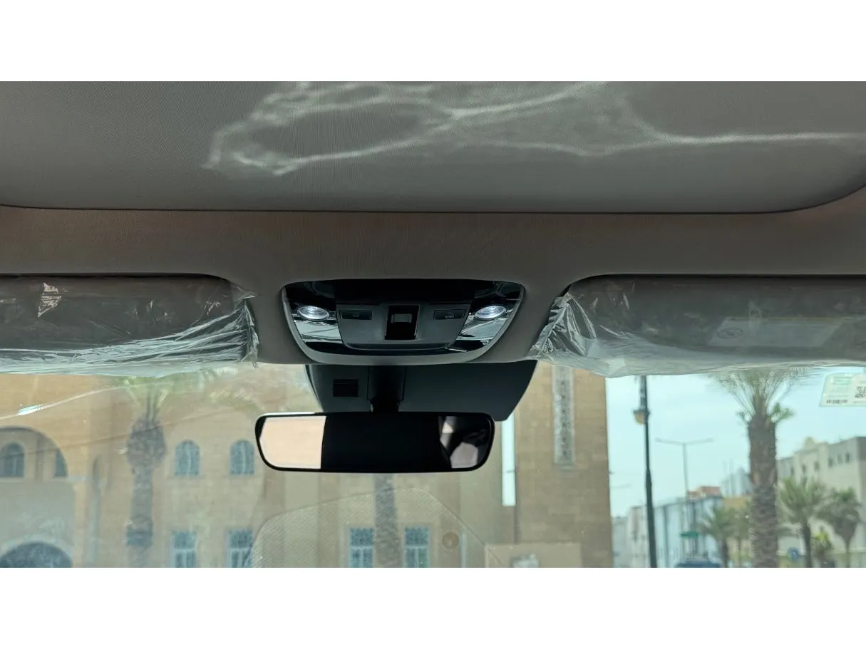 Car image 25