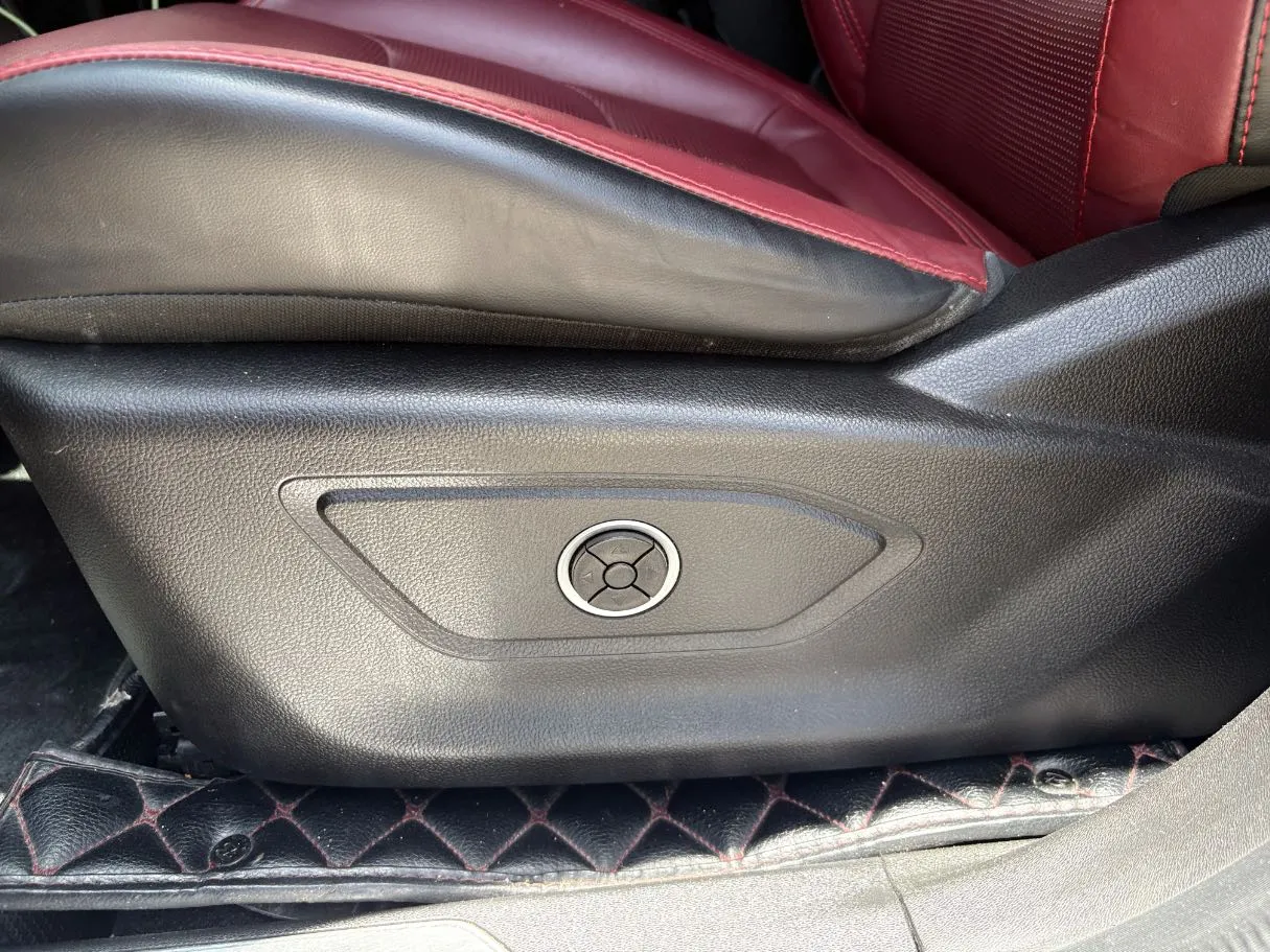 Car image 27