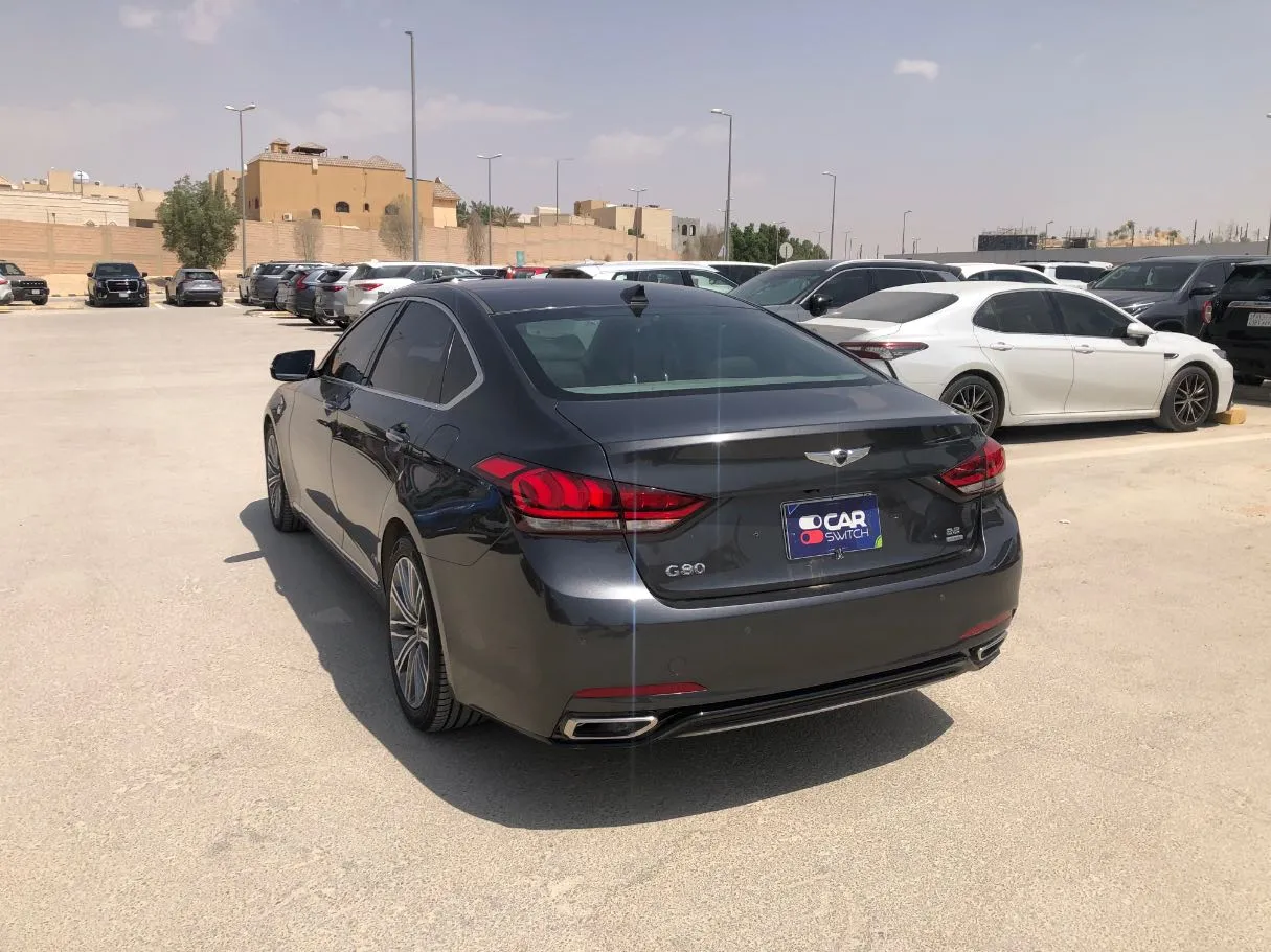 Car image 7