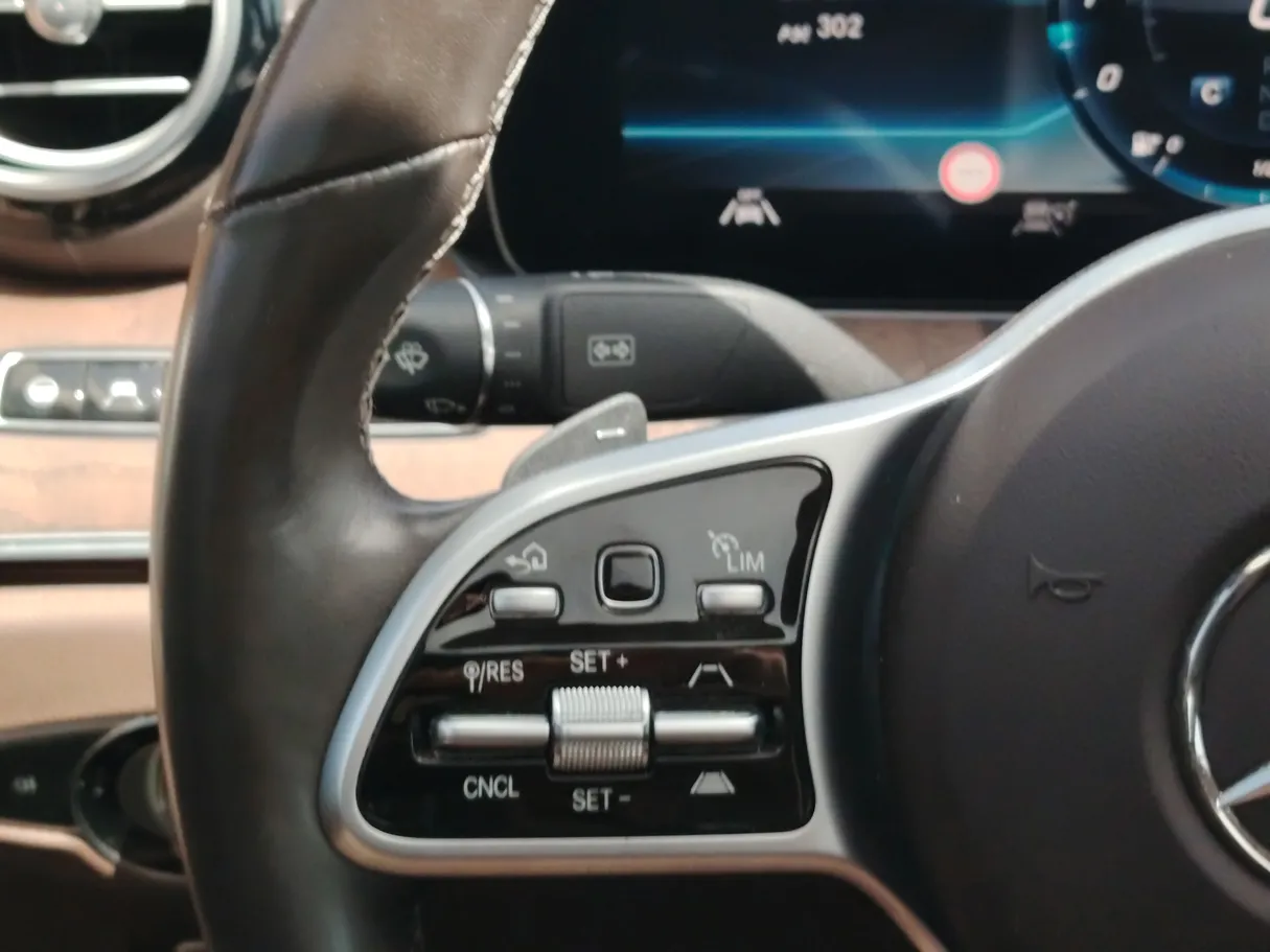 Car image 38