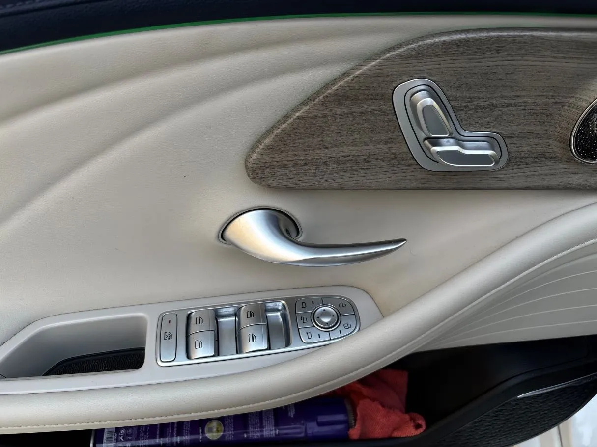 Car image 23