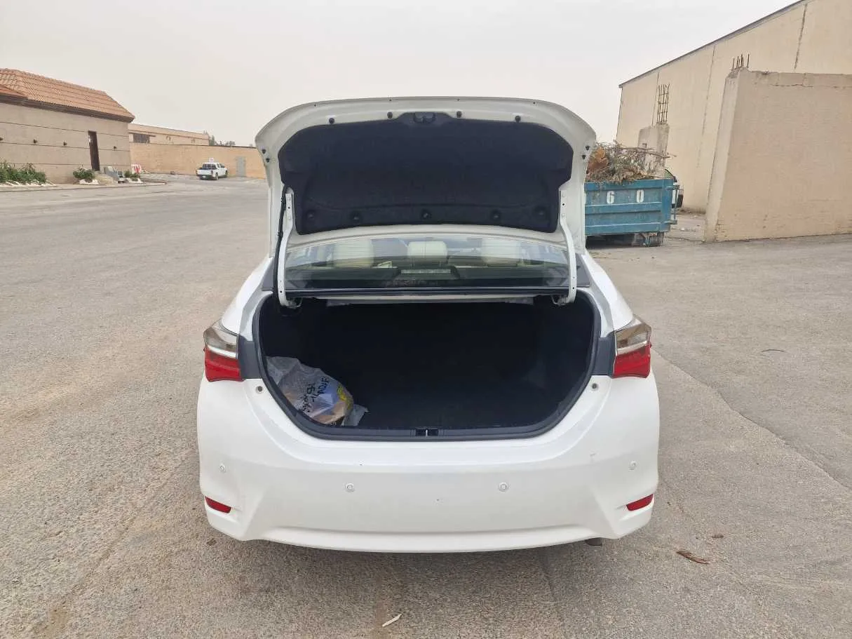 Car image 19