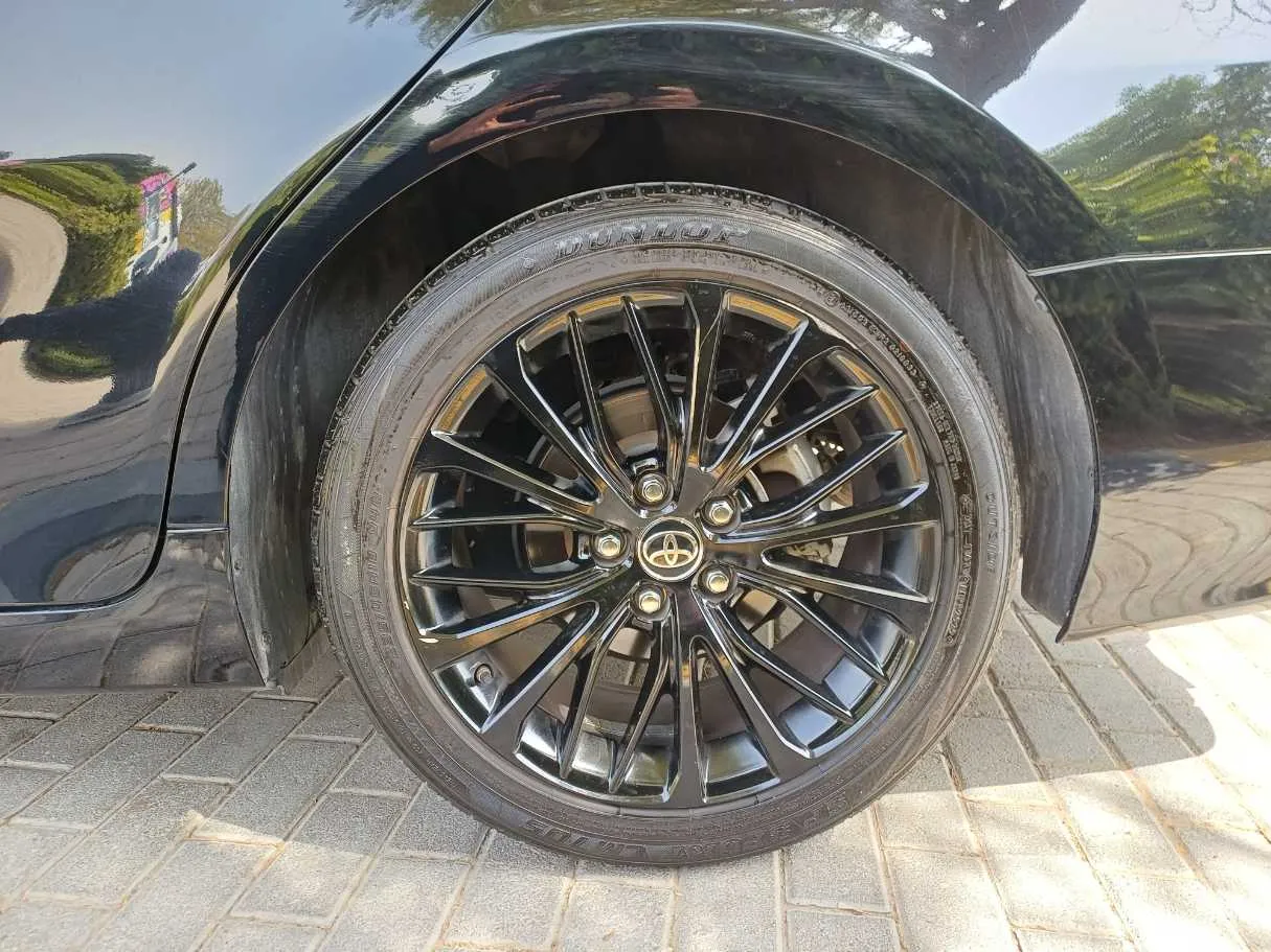 Car image 9