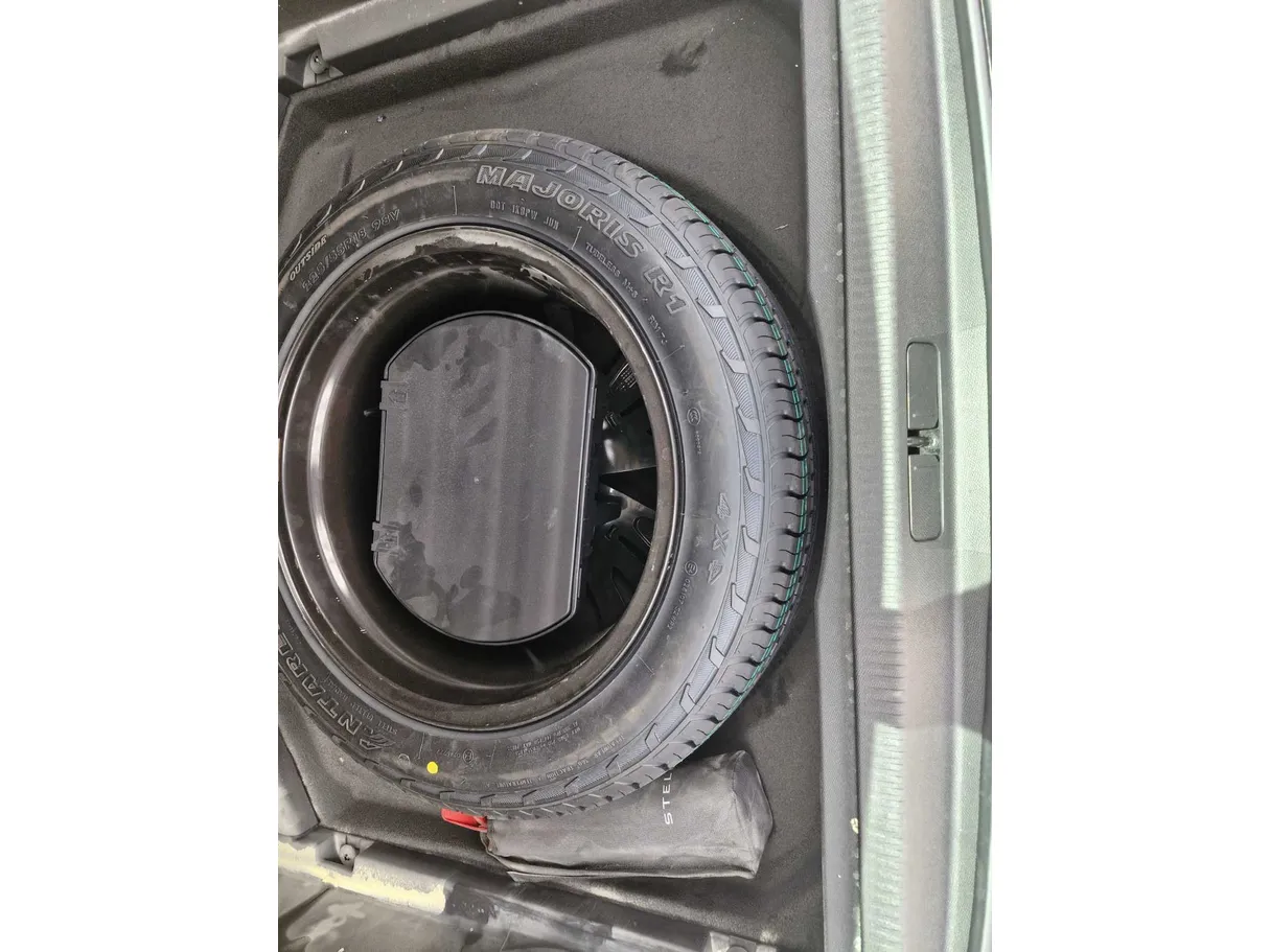 Car image 24