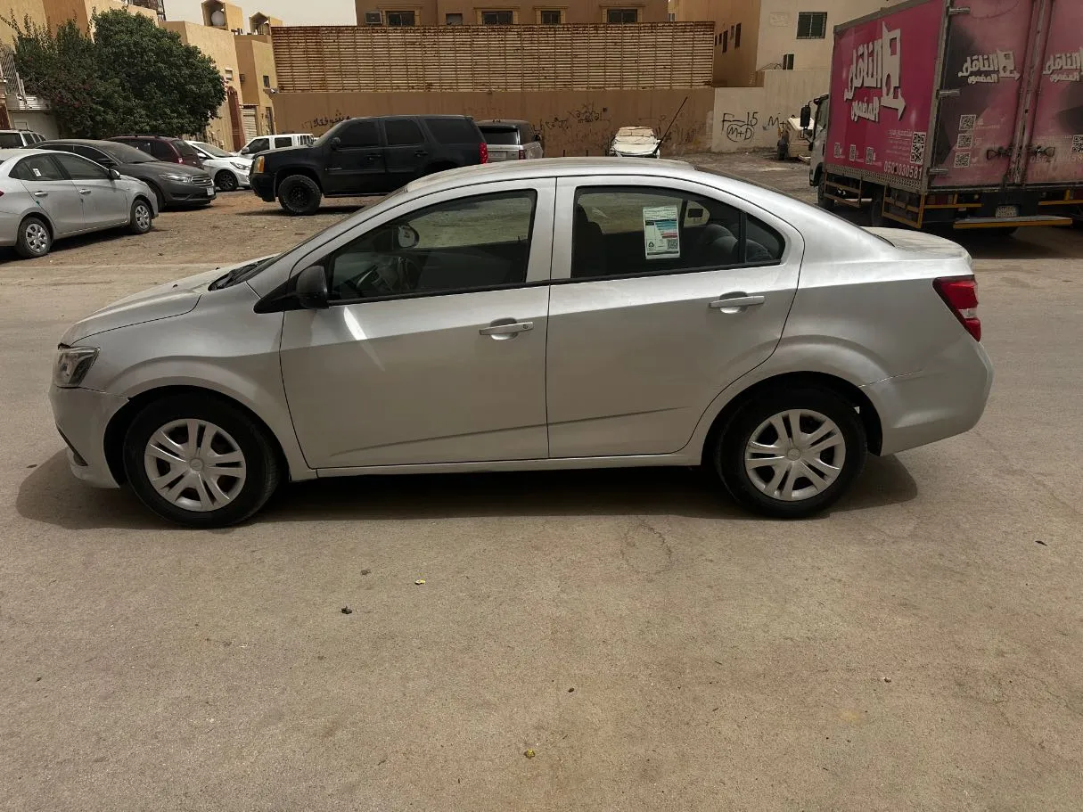 Car image 8