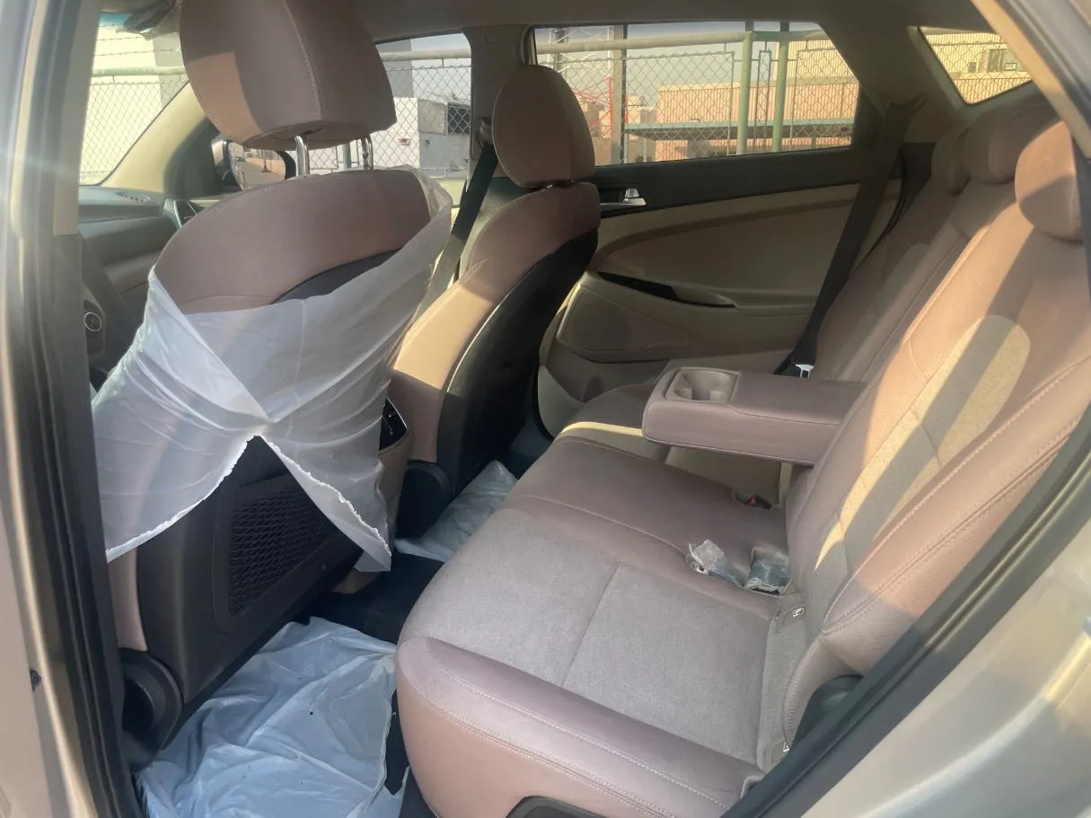 Car image 16