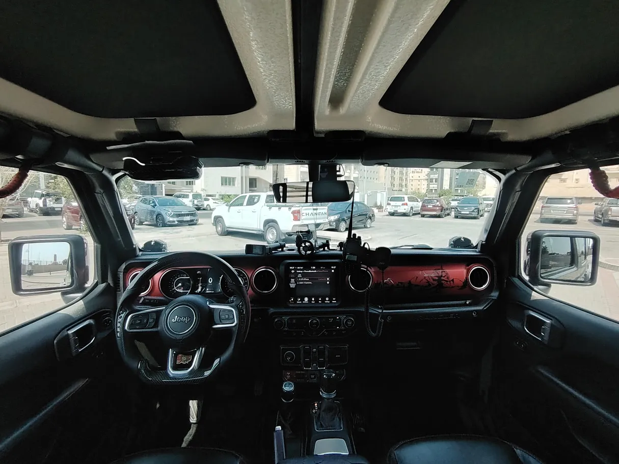 Car image 18