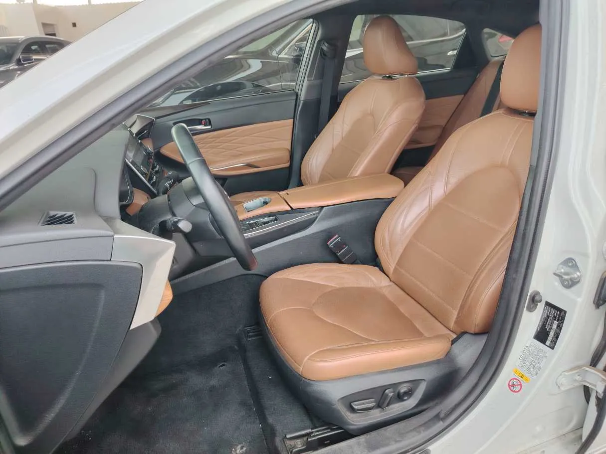 Car image 15