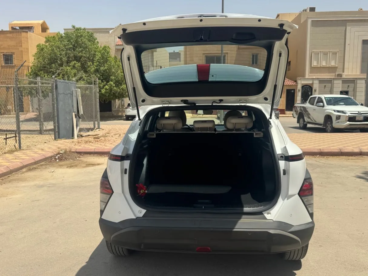 Car image 19