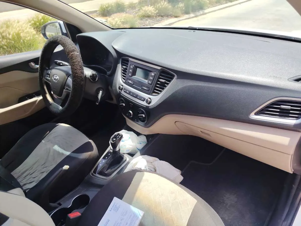 Car image 14