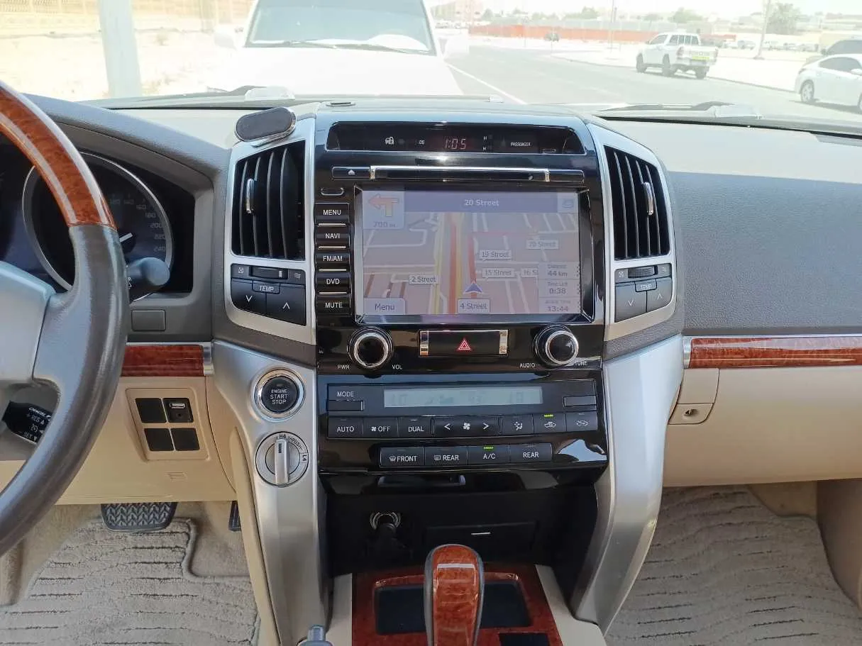 Car image 18
