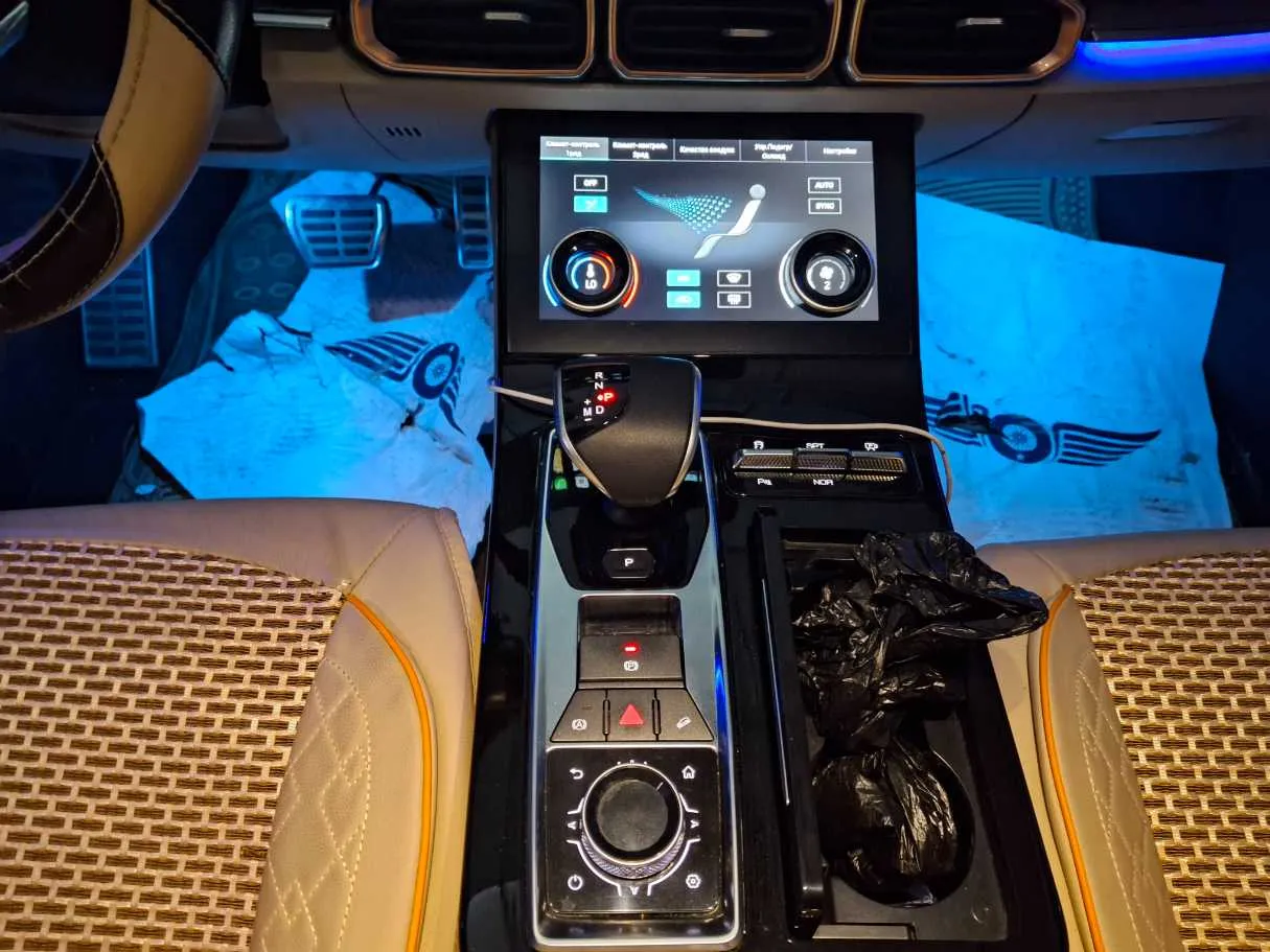 Car image 15