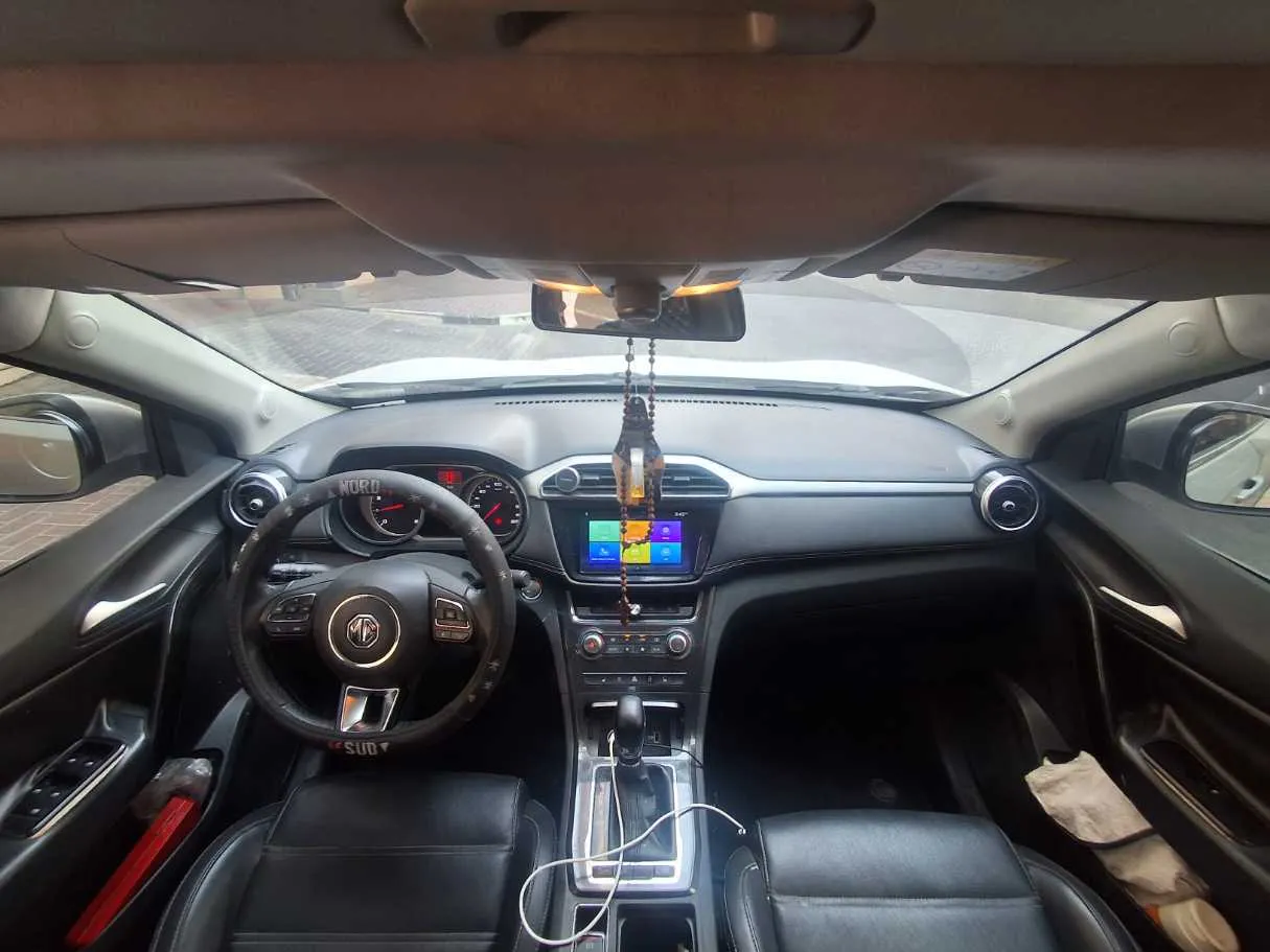 Car image 14