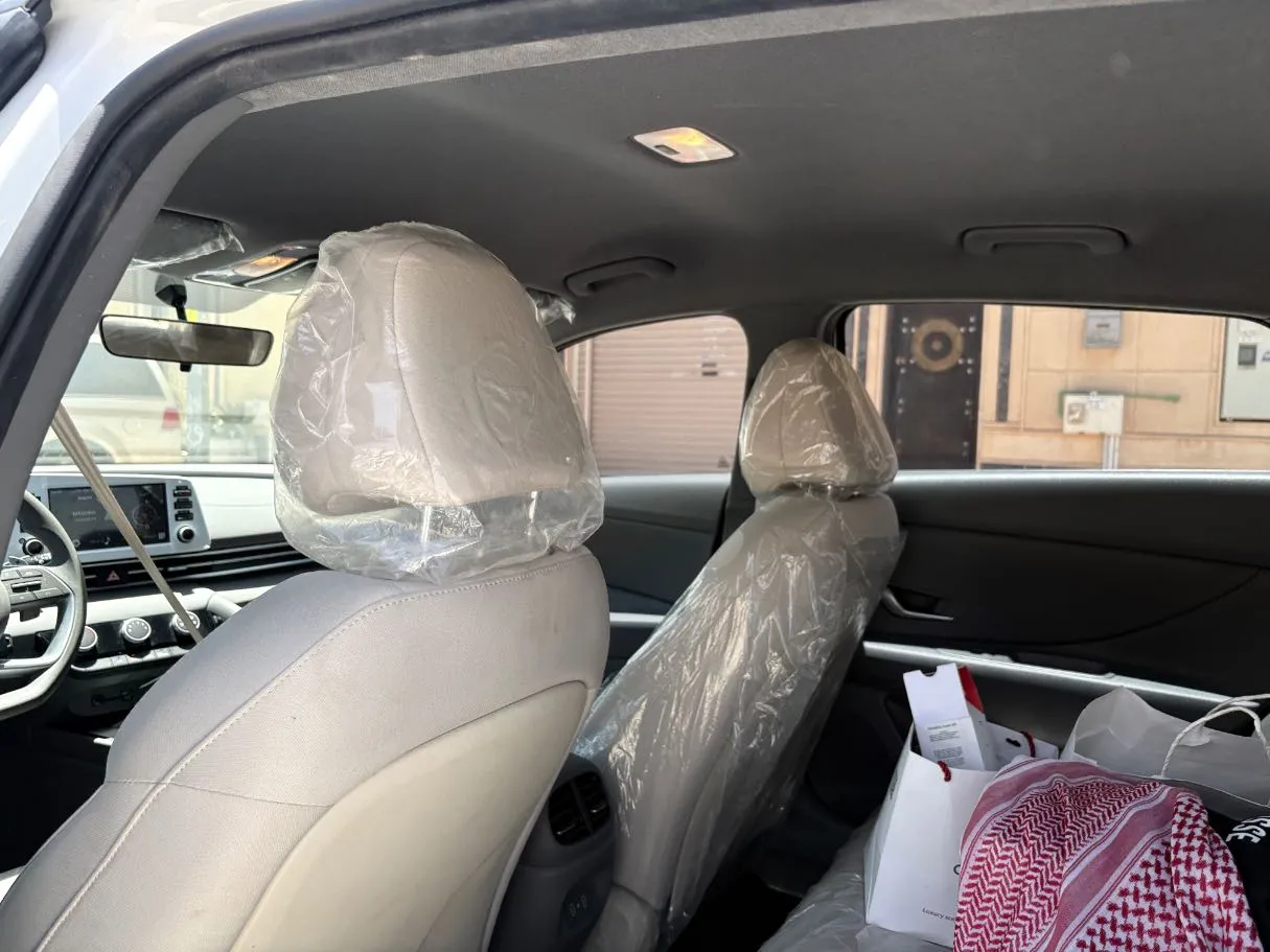 Car image 17