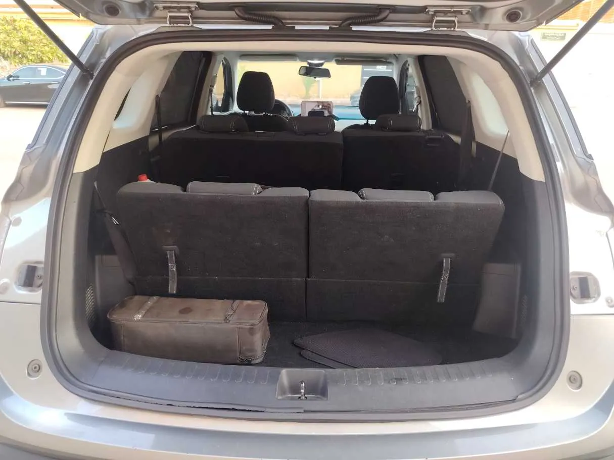 Car image 25