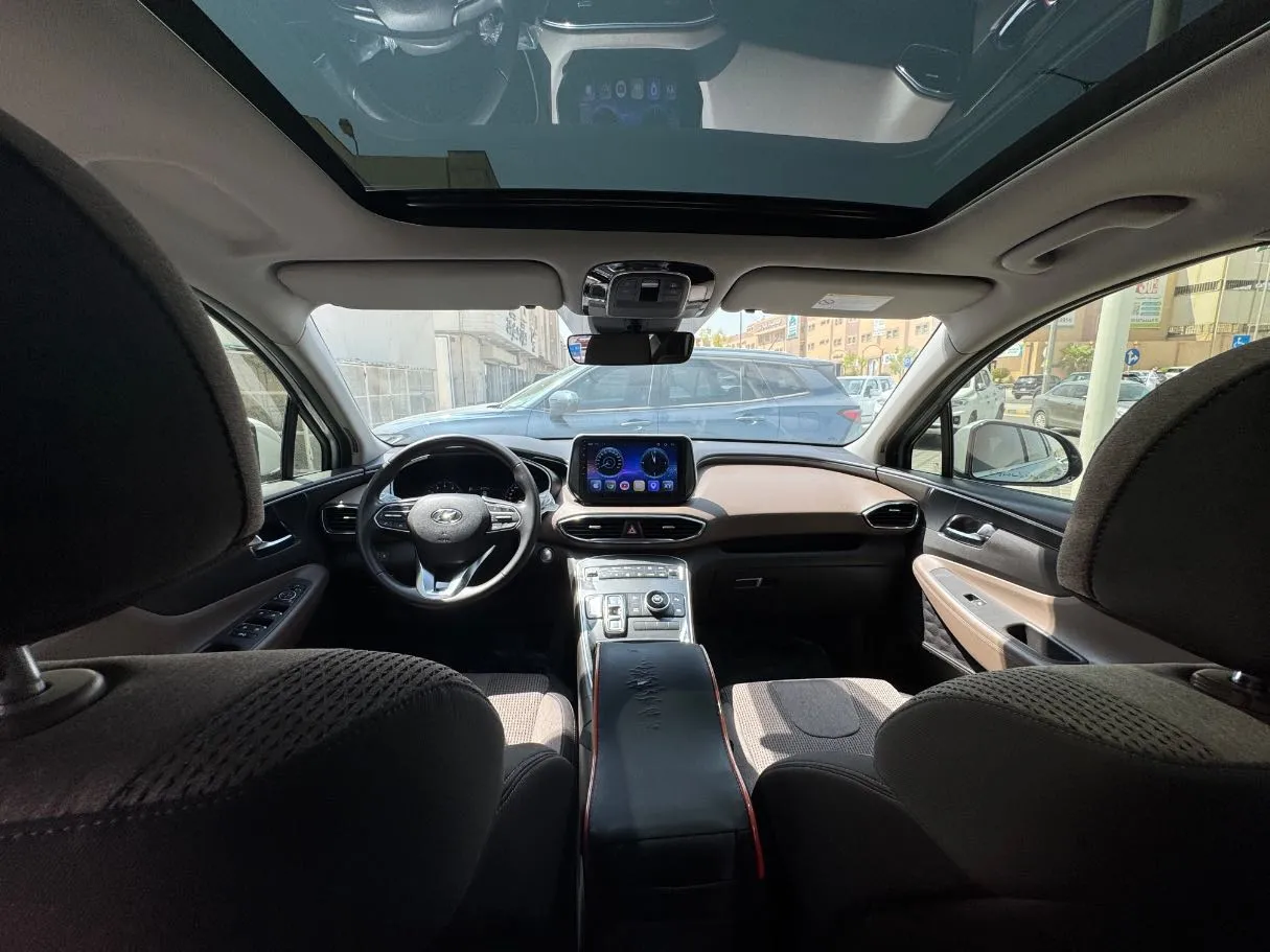 Car image 15
