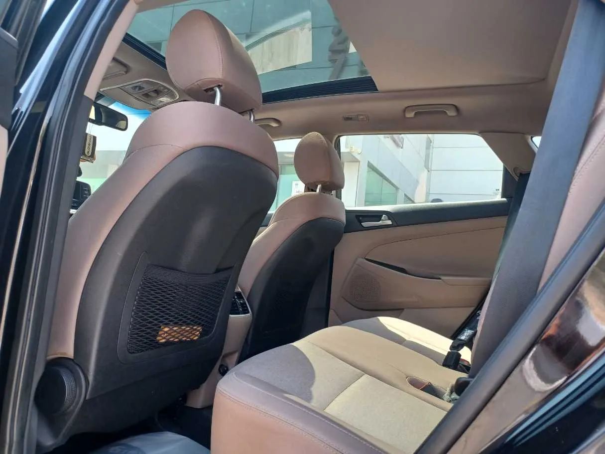 Car image 16