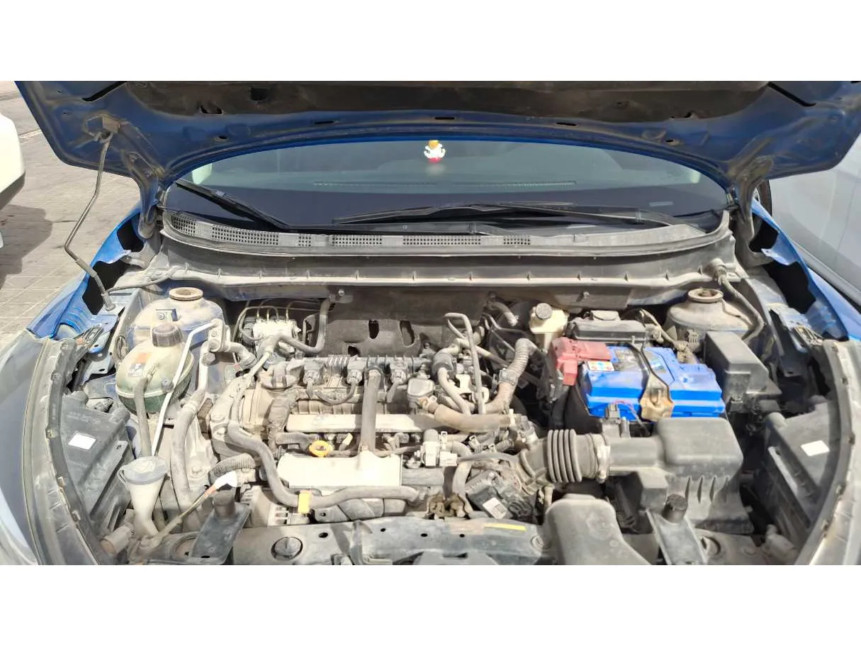 Car image 12