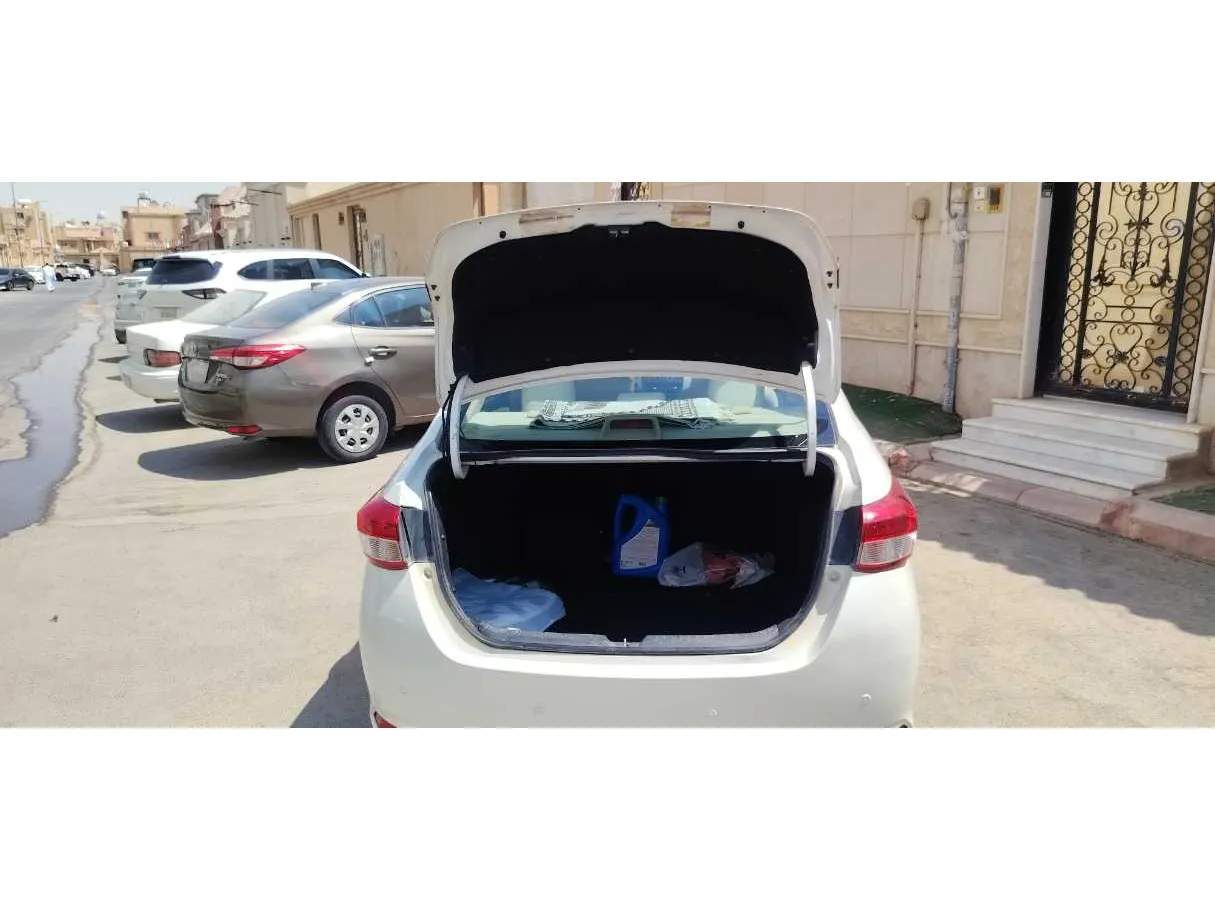 Car image 21