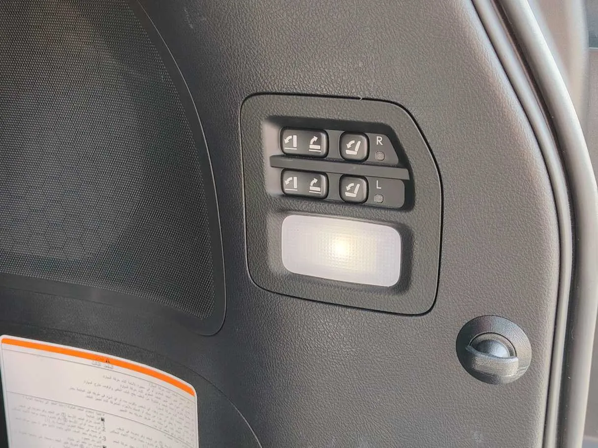 Car image 40
