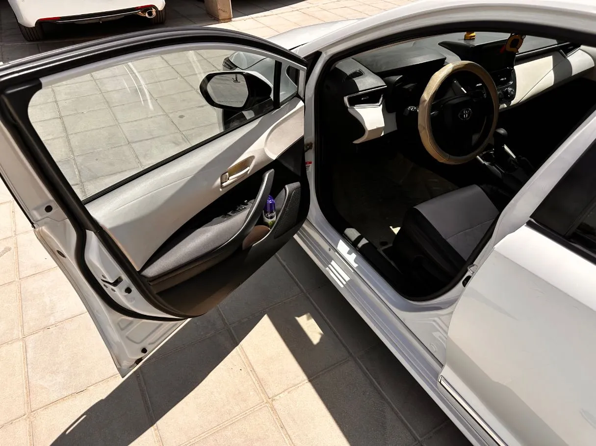 Car image 11