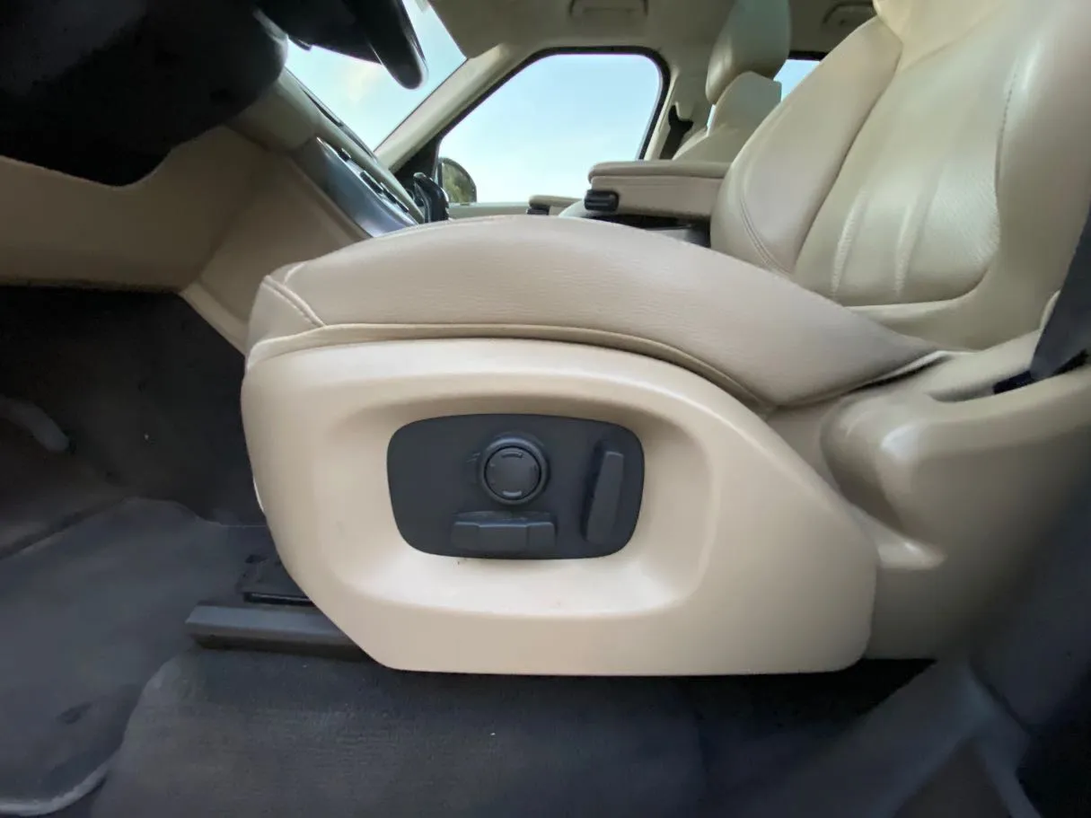 Car image 27