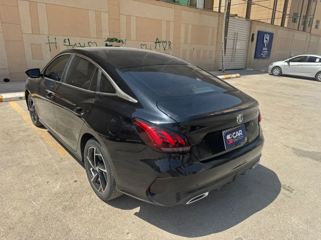 Car image 7