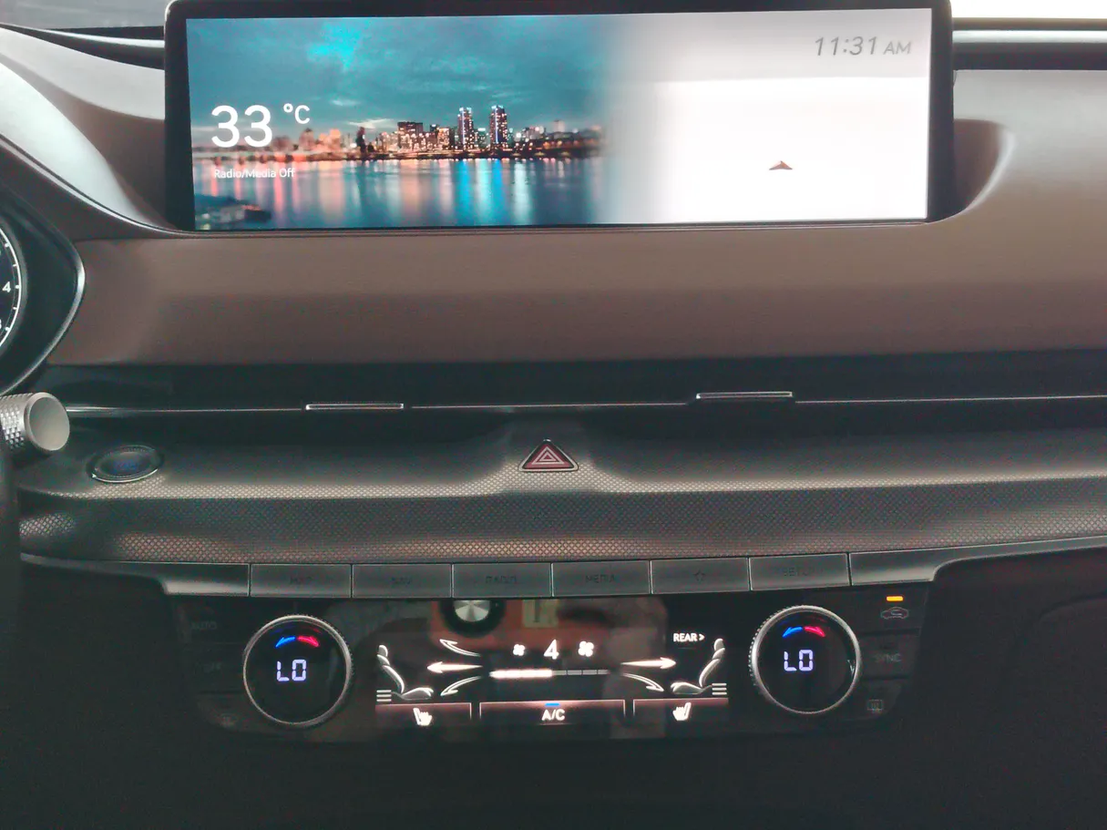 Car image 24