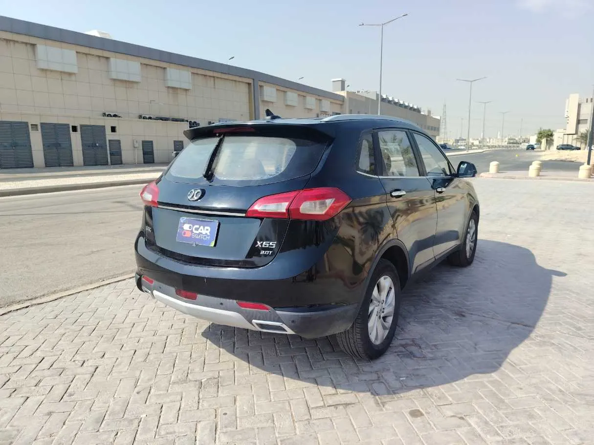 Car image 5