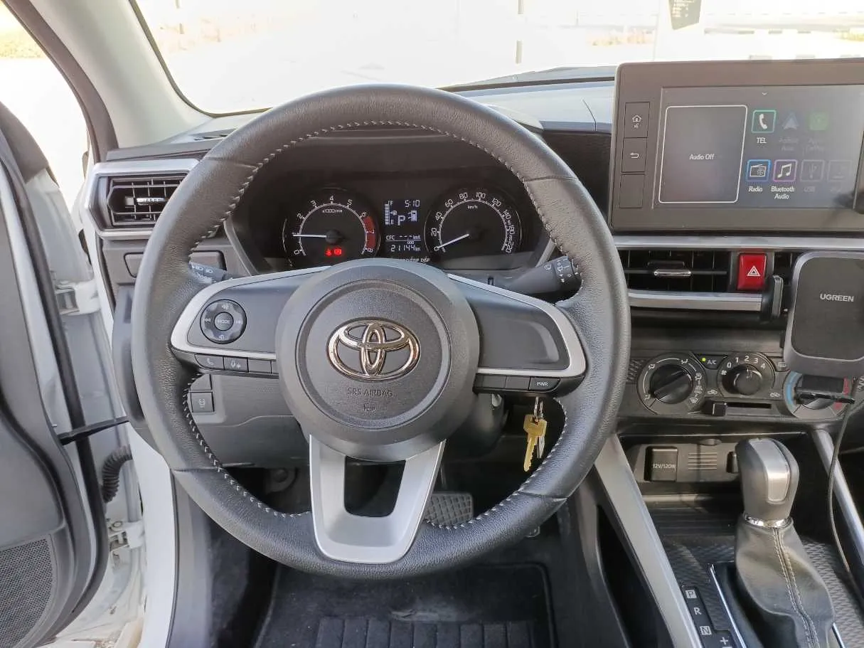 Car image 17