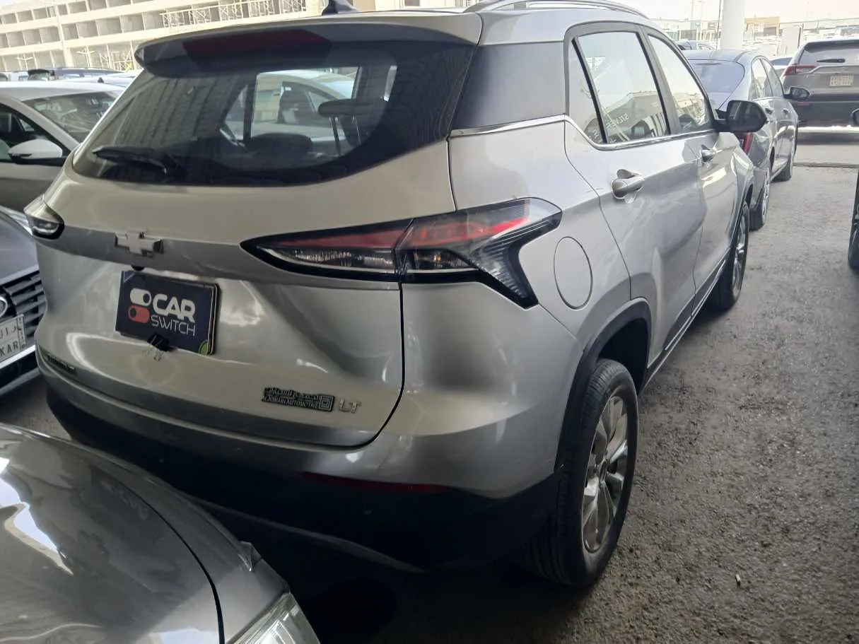 Car image 3
