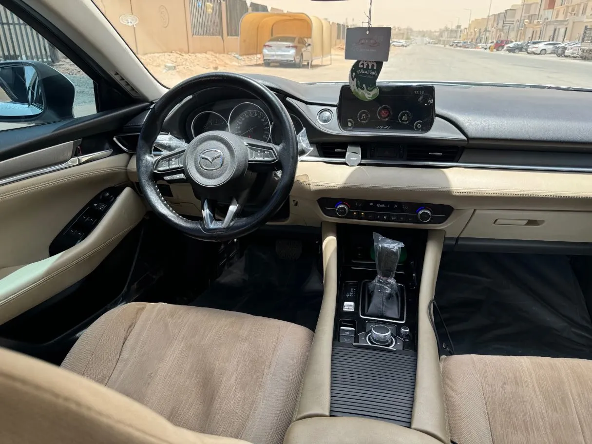 Car image 16