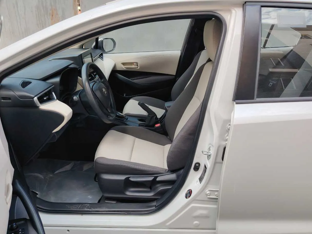 Car image 10