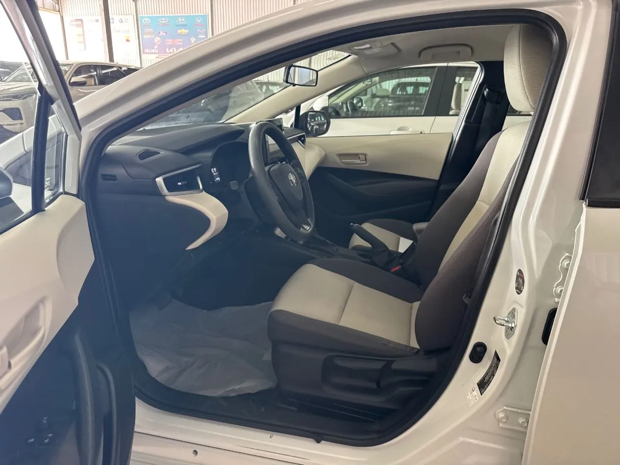 Car image 10
