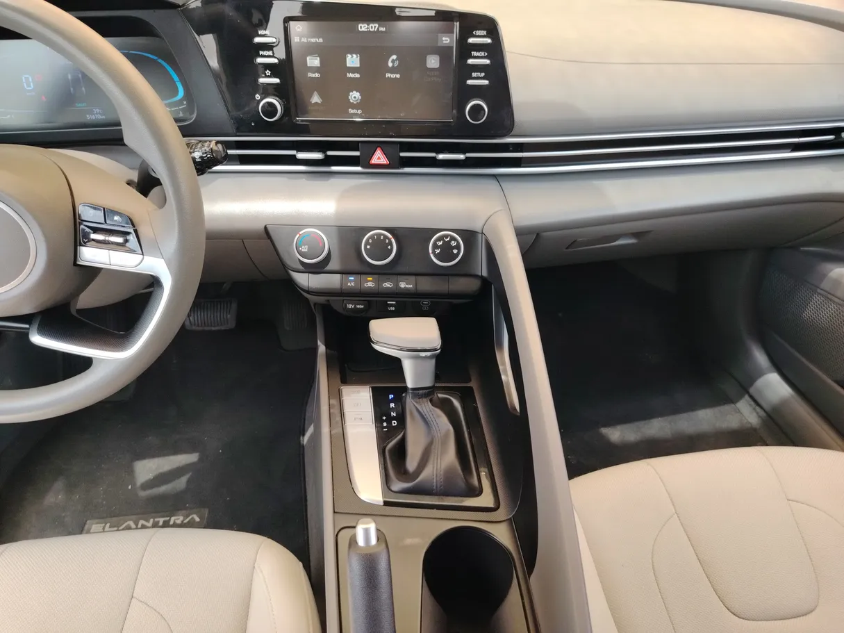 Car image 19