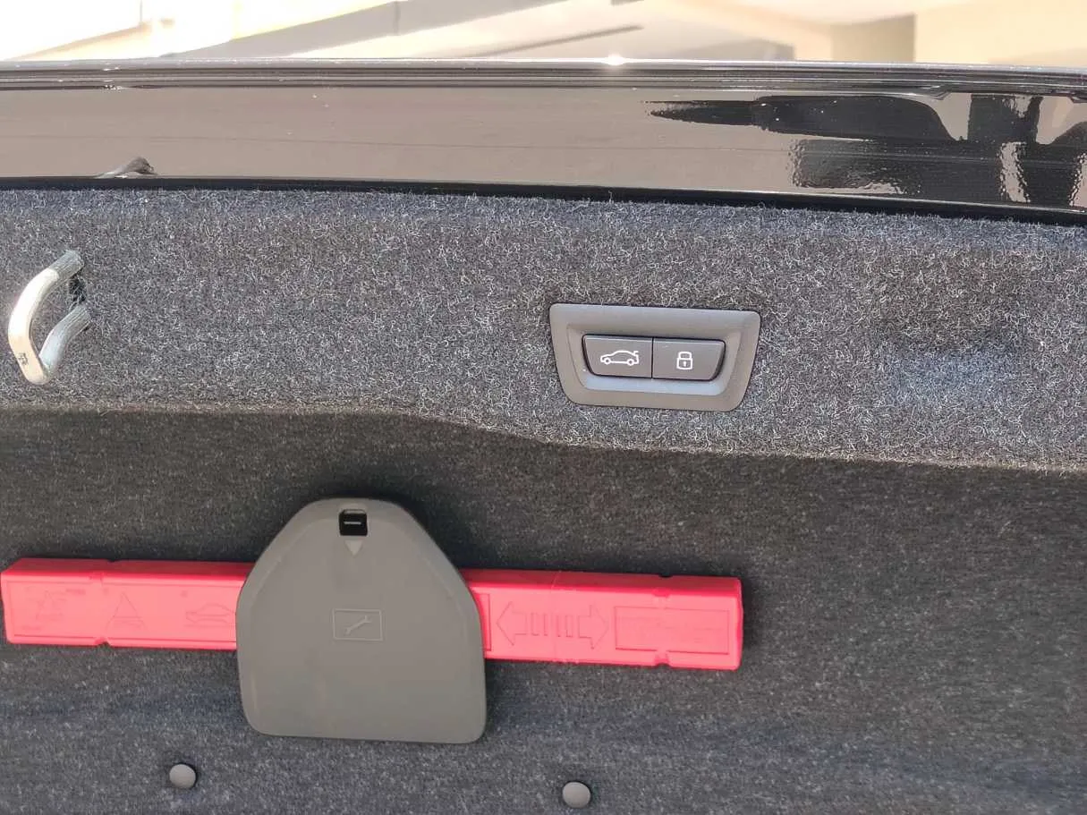 Car image 28