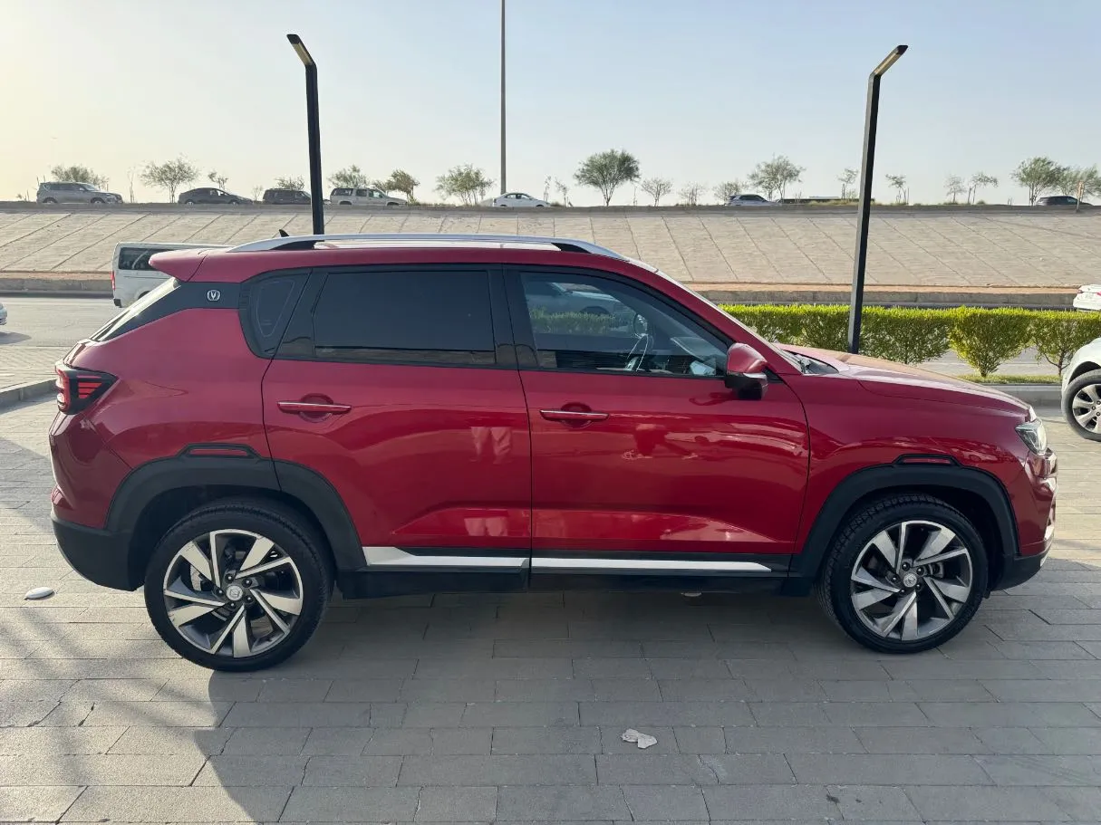 Car image 4