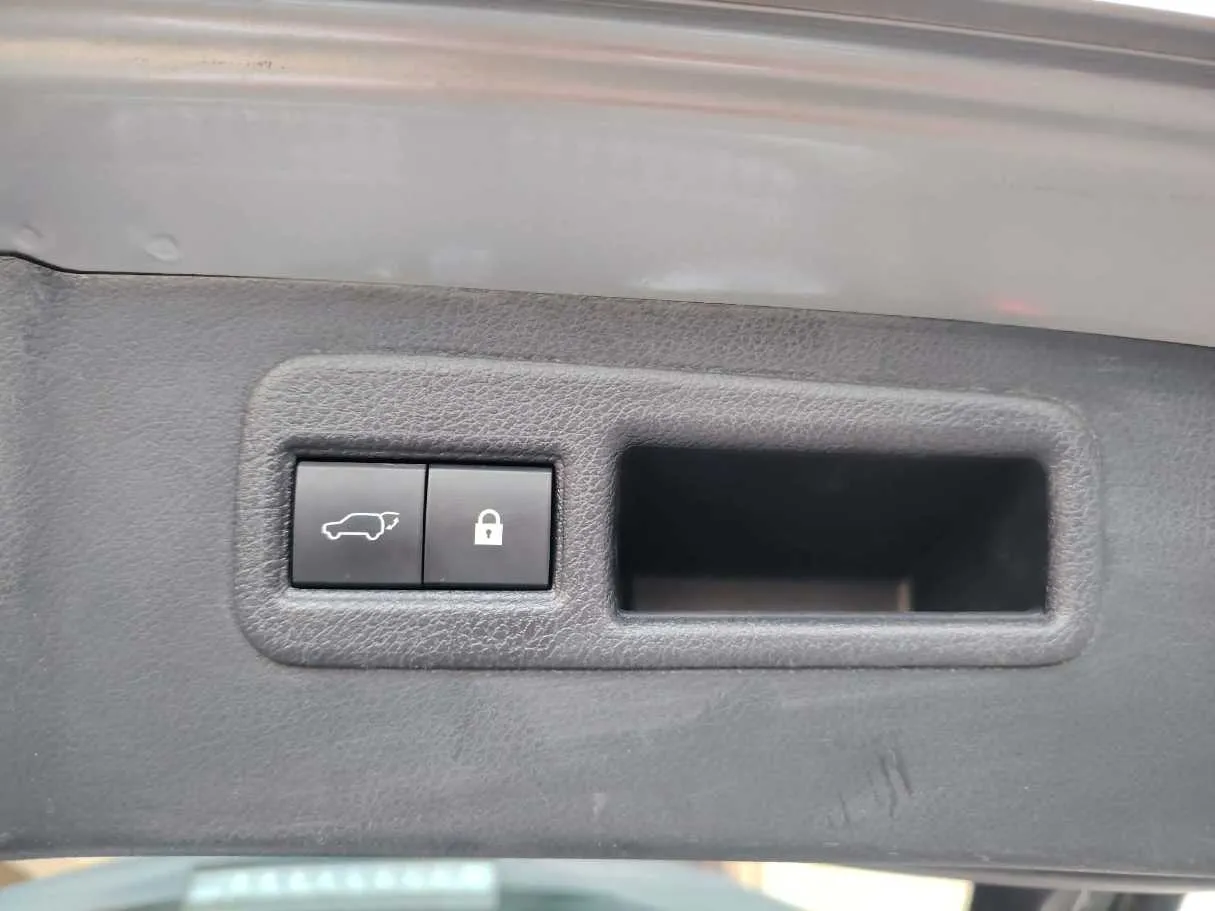Car image 35