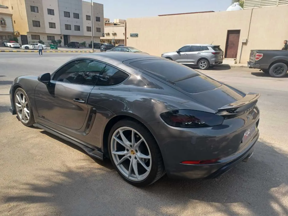Car image 7