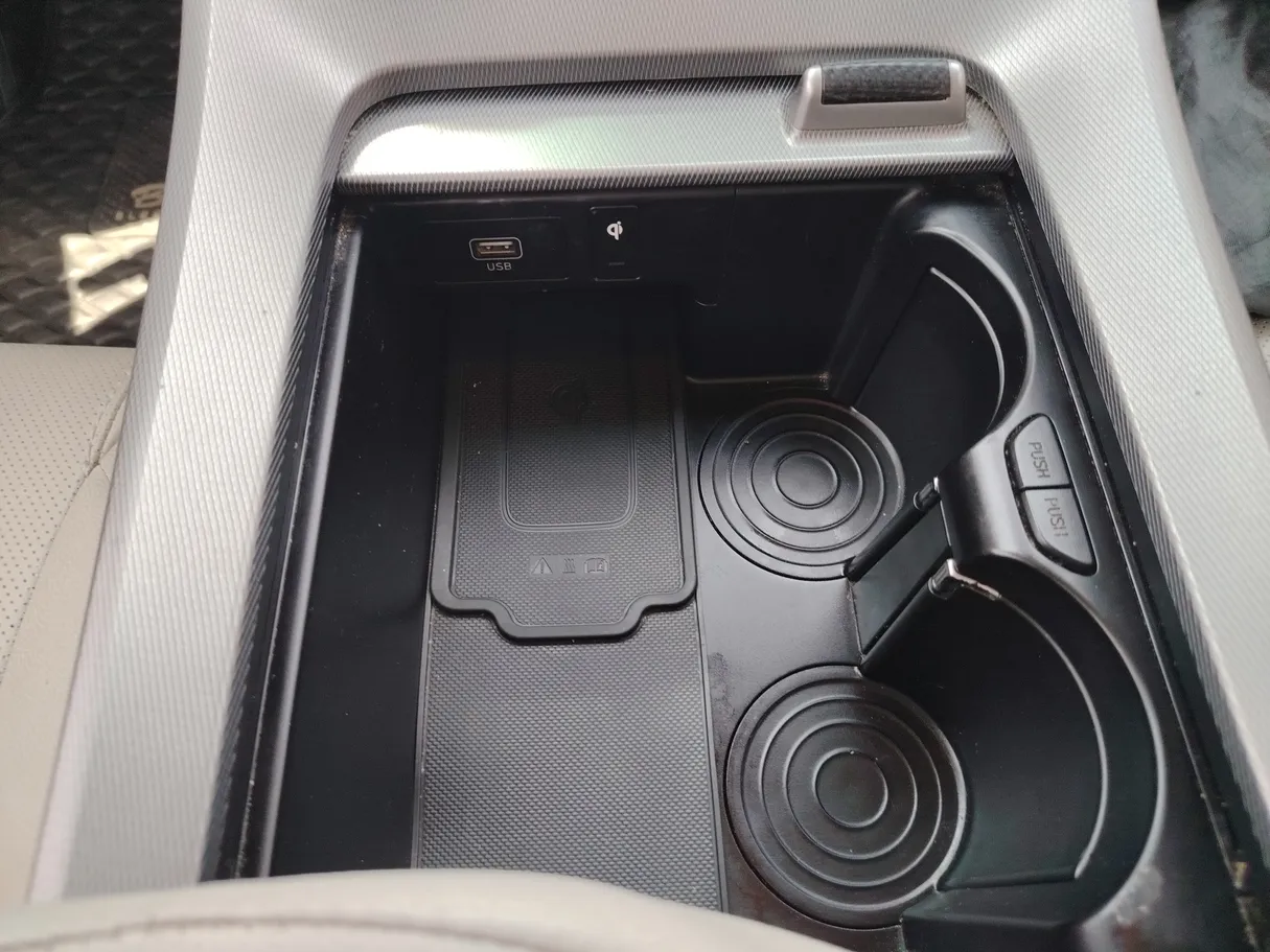Car image 18